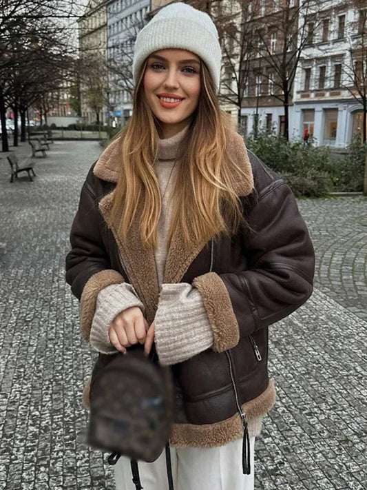 Harmira™ | Damen Braune Lederjacke mit Fleece-Innenseite und Reißverschluss – Winterjacke mit Reverskragen für stilvolle Wärme